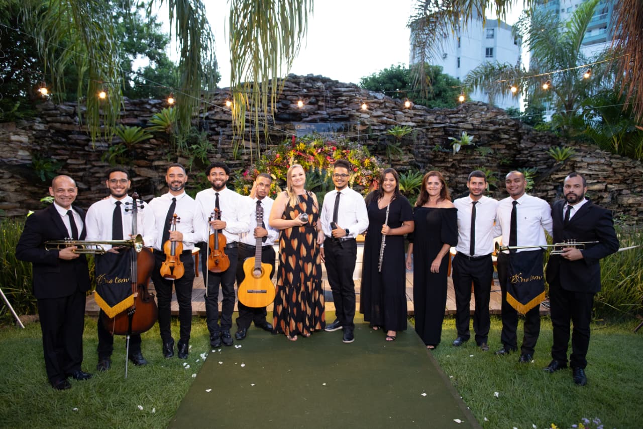 Grupo Musical NO TOM em apresentação ao vivo